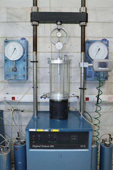 determination of Unconfined Compressive Strength of  Soil specimen with diameter Up to 100 mm 